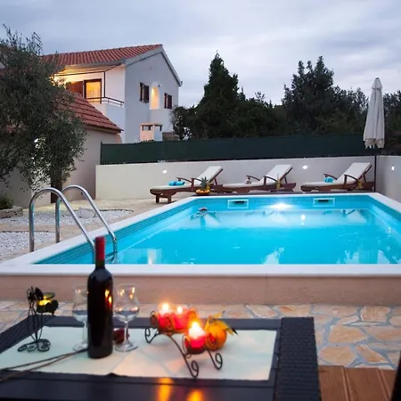 Bo&dy With Private Pool Appartement Rogoznica (Sibenik-Knin)