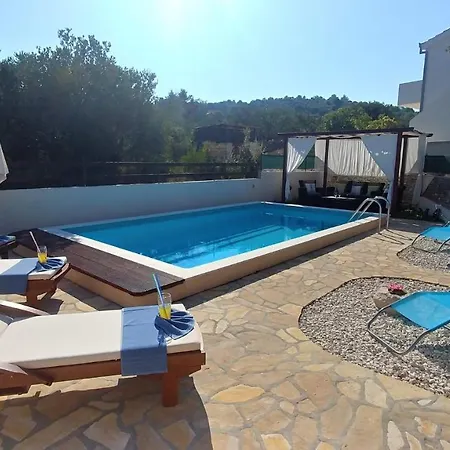 Bo&dy With Private Pool Appartement