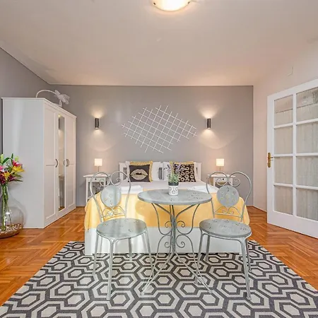 Apartment Bo&Dy With Private Pool Apartment