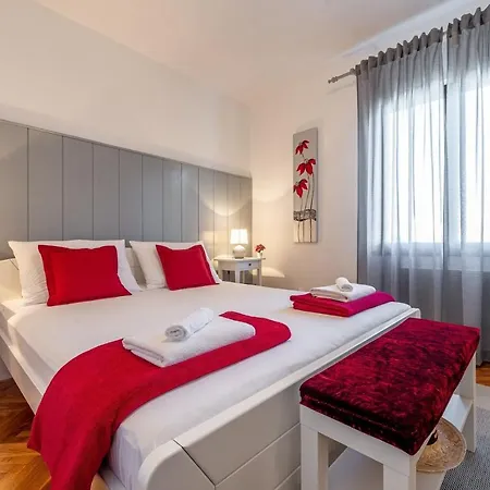 Apartment Bo&Dy With Private Pool * Rogoznica (Sibenik-Knin)