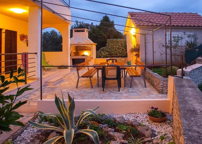 Bo&dy With Private Pool דירה *