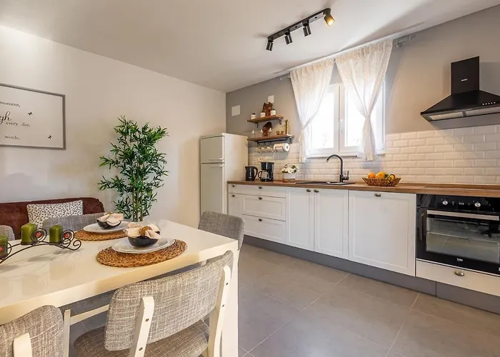 Daire Bo&dy With Private Pool Rogoznica (Sibenik-Knin)