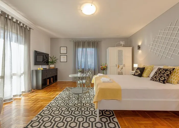 Bo&dy With Private Pool *