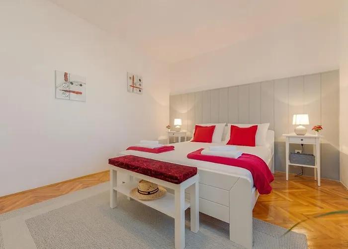 Bo&dy With Private Pool Daire